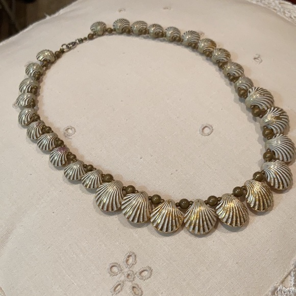 Unique ANTIQUE shell necklace enhanced with gold and white on the shells beads - Picture 4 of 4